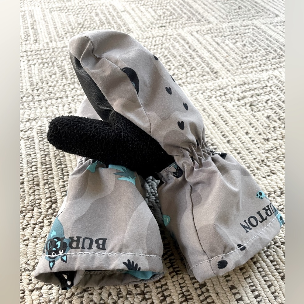 Burton Grommitt Toddler mittens. Size 4T